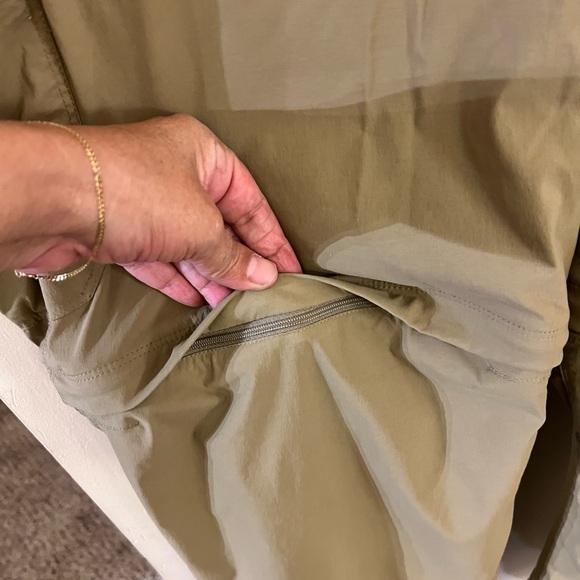 LL Bean tan color reversible men’s cargo pants - Picture 6 of 7